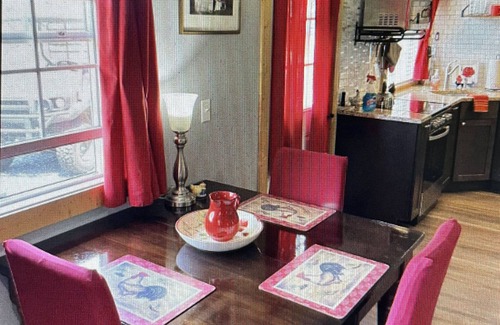 Oakpark Cottage | Perfect and Easy “Get A Way” to Rare Air Farm!