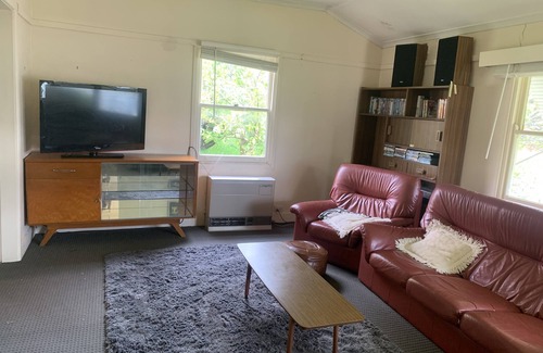 Mount Beauty House | Perfect as a Falls Creek base camp. Pet friendly.