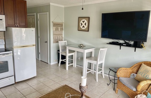 Hilton Head Island Condo | Perfect Autumn Beach Getaway-Coligny+Bikes included-#228