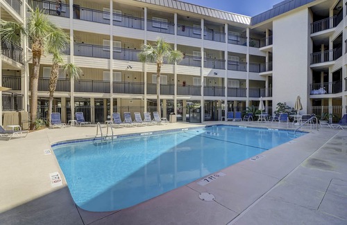 Hilton Head Island Condo | Perfect Autumn Beach Getaway-Coligny+Bikes included-#228