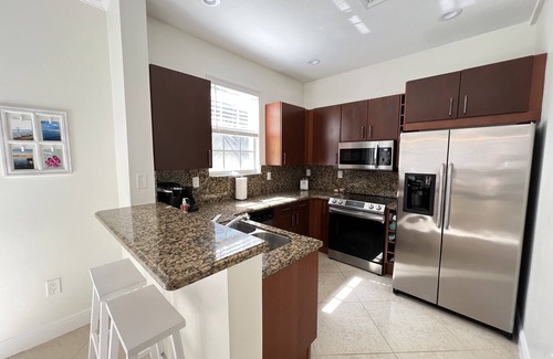 Pompano Beach House | PERFECT BEACH GETAWAY-Las Playas -Walk to Beach, Shops & Dining