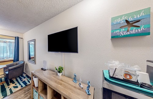Bandon House | Perfect beach room with fast WiFI - walk to Old Town shops & eateries