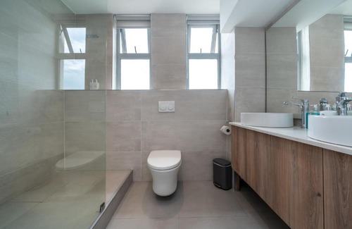 Sea Point Apartment | Perfect beach-side condo in Sea Point, Cape Town with ocean view