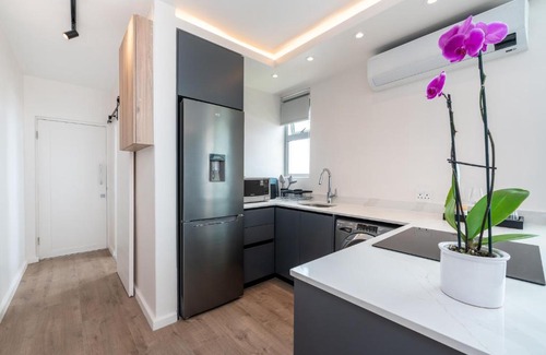 Sea Point Apartment | Perfect beach-side condo in Sea Point, Cape Town with ocean view