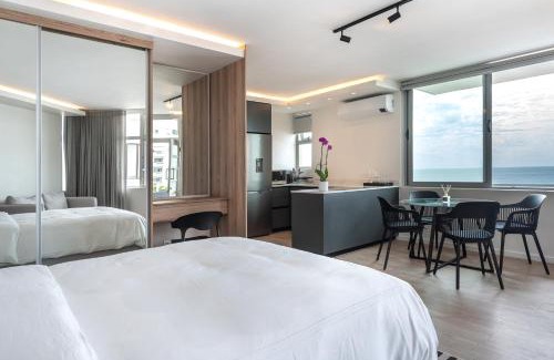 Sea Point Apartment | Perfect beach-side condo in Sea Point, Cape Town with ocean view