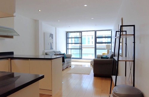 St Luke's Apartment | Perfect blend of modern convenience &urban charm.
