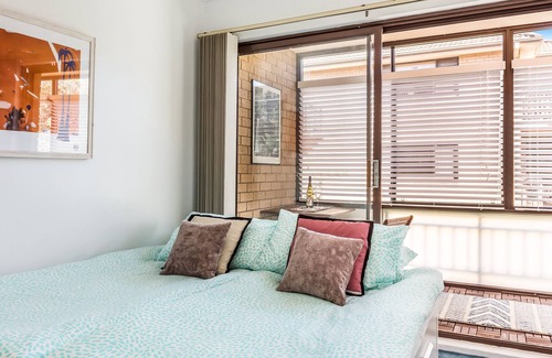 Thirroul Apartment | Perfect Break - 100m to Thirroul Beach - Everything is at your doorstep