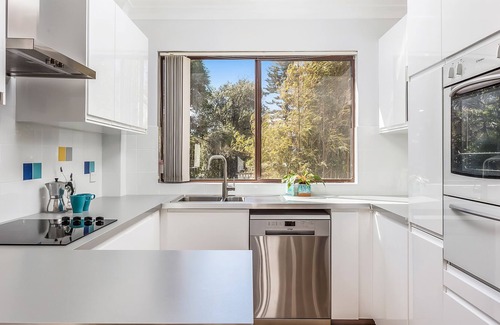 Thirroul Apartment | Perfect Break - 100m to Thirroul Beach - Everything is at your doorstep