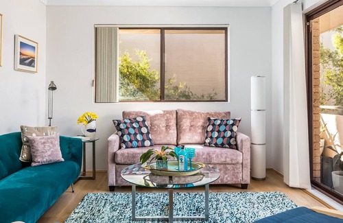Thirroul Apartment | Perfect Break - 100m to Thirroul Beach - Everything is at your doorstep