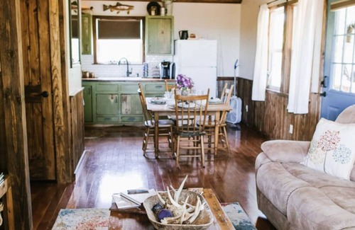 Searcy Cabin | Perfect Cabin 5 minutes to Blanchard Springs Nat. Park