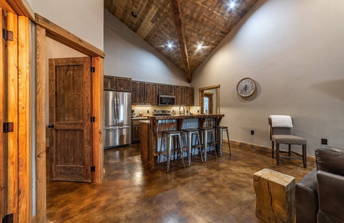 Coram Condo | Perfect Condo For GNP Adventure–2br/1ba- Great Location #3- 7 mi to GNP-sleeps 6