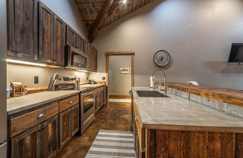 Coram Condo | Perfect Condo For GNP Adventure–2br/1ba- Great Location #3- 7 mi to GNP-sleeps 6