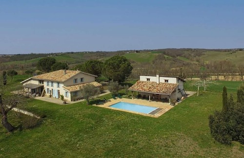 Montdurausse Villa | Perfect Countryside Retreat, Private Heated Pool & Panoramic Views - 5mins from Monclar-de-Quercy!