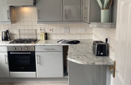Hamble-le-Rice House | Perfect crew-house or for business trips. Sleeps 10, 5mins from Hamble Village