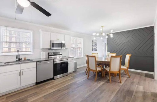 Garner House | Perfect cute home in Garner w firepit & king bed
