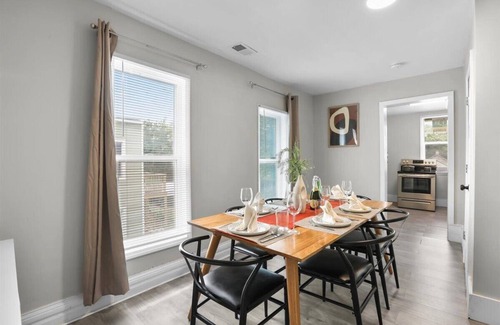 Mexicantown - Southwest Detroit Apartment | 🎯 Perfect Detroit Launchpad Stylish 3BR with Chef's Kitchen & Fast WiFi
