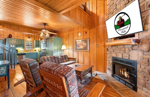 Branson Cabin | Perfect Family Getaway | King Beds, Loft & Pool Access