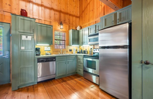Branson Cabin | Perfect Family Getaway | King Beds, Loft & Pool Access