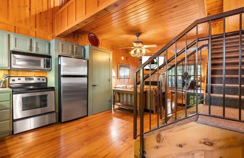 Branson Cabin | Perfect Family Getaway | King Beds, Loft & Pool Access