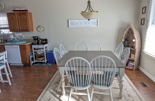 Wildwood Condo | Perfect Family Getaway! Spacious 4BR/2BA Condo, 1.5 Blocks From Beach & Boards.