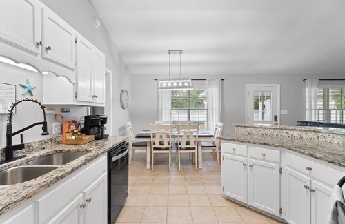 Pensacola House | Perfect Family Stay-Pet Friendly-Large Yard-Close To Beaches and Activities!