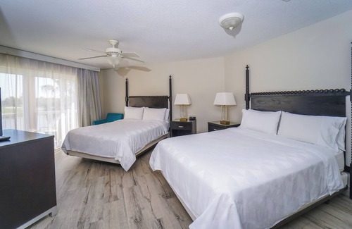 Crystal Harbour Resort | Perfect Family Vacation! 3 Spacious Rooms, Beachfront Property, Island View