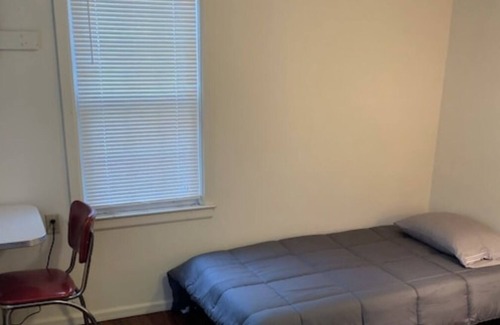 Grafton House | Perfect for 1! 4192 George Washington Highway, Unit C