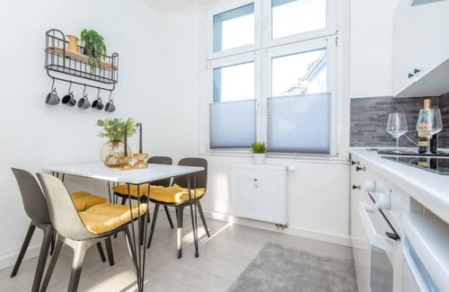 Frohnhausen Apartment | Perfect for 4 | 10min zur Messe, Bathtub + Shower, full Kitchen