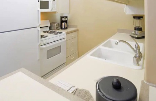 Canyon Corridor Condo | Perfect for 6! 2/1 Condo w/Kitchen!