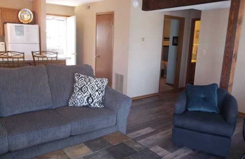 Lake Ozark Condo | Perfect for a Family, End Unit, Near the Swimming Pool!