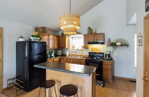 Osage Beach House | Perfect for Bachelor-Bachelorettes & Friend Groups!