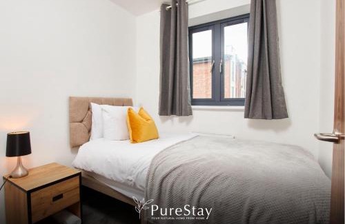Failsworth House | Perfect for Business Stays in Manchester - 5 Bedroom House By PureStay Short Lets & Serviced Accommodation