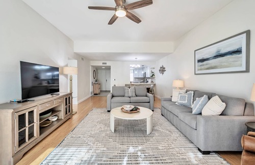 Sunrise Villas House | Perfect for Business or Pleasure! Minutes to Old Town Scottsdale, Community Heated Pool & Spa!