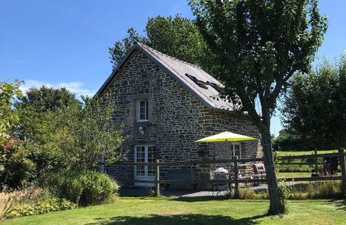 Le Mesnil-Garnier Cottage | Perfect for couples! Quality renovation and ideal location. Free Wifi. Bikes.