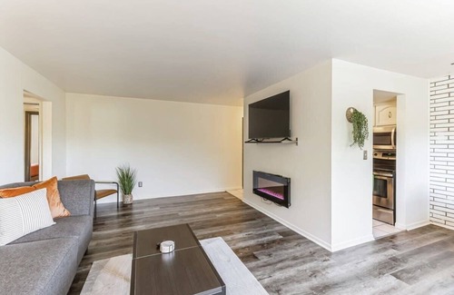 Ann Arbor Apartment | Perfect for Campus Visitors! Comfy Ann Arbor Apt