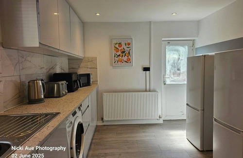 Newport House | Perfect for Contractors~Disc for long stays~Free Pvt Parking, Fast wifi