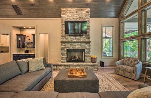 Broken Bow Cabin | Perfect for Couples,2 King Master bedrooms, Dry Sauna, Hot Tub, 3 covered decks
