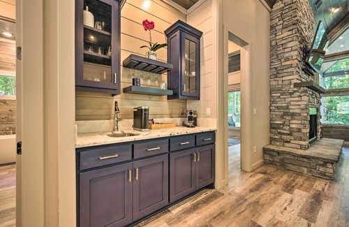 Broken Bow Cabin | Perfect for Couples,2 King Master bedrooms, Dry Sauna, Hot Tub, 3 covered decks