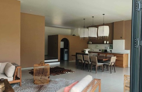 Kaliasem Villa | Perfect for Families & Groups, Villa Cactus 3BR with Pool, Garden & Kitchen.