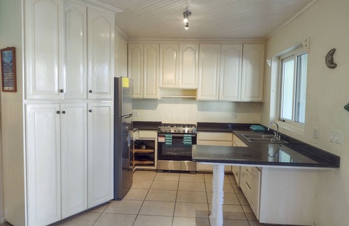 West End Condo | Perfect for Families- 2 bedroom in the heart of West End