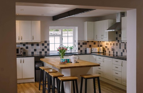 Tawstock Cottage | Perfect for family groups with Indoor Pool