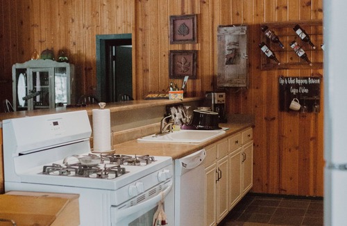 Pinetop Cabin | Perfect for family gatherings, escapes, retreats or seasonal vacations