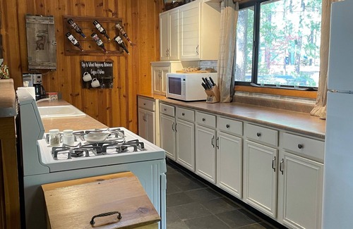 Pinetop Cabin | Perfect for family gatherings, escapes, retreats or seasonal vacations