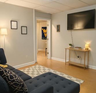 Morgantown Apartment | Perfect for Groups! 3BR-3BA Near WVU & Downtown