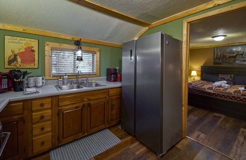 Pigeon Forge House | Perfect for Jeep Invasion! Steps To The Parkway