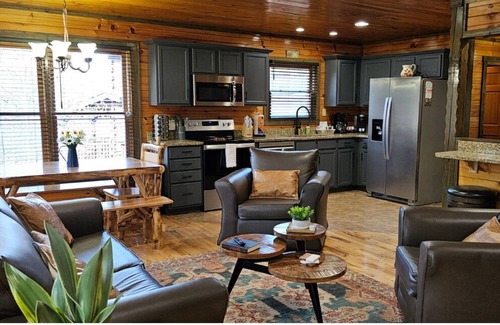 Hemlock Hills Cabin | Perfect for Large Families 5BR Gatlinburg Cabin w/Game Room, Theater & HotTub