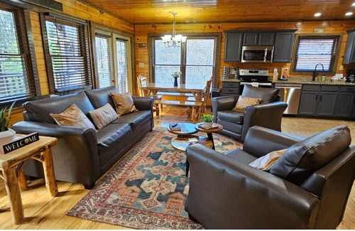 Hemlock Hills Cabin | Perfect for Large Families 5BR Gatlinburg Cabin w/Game Room, Theater & HotTub