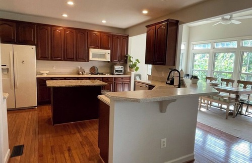 Lakeview House | Perfect for LPGA Solheim Cup! Large Family Getaway, Lake, NatureTrail, Wineries!