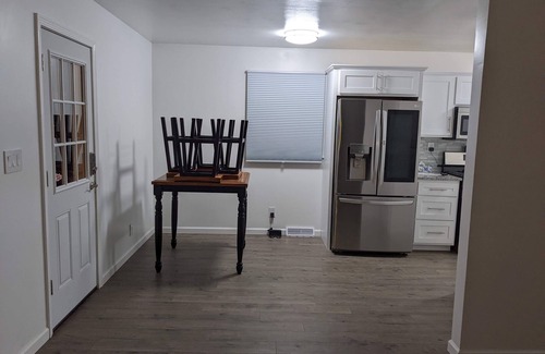 Elkhart House | Perfect for Notre Dame Football Elkhart, IN 25 Miles Away from Notre Dam
