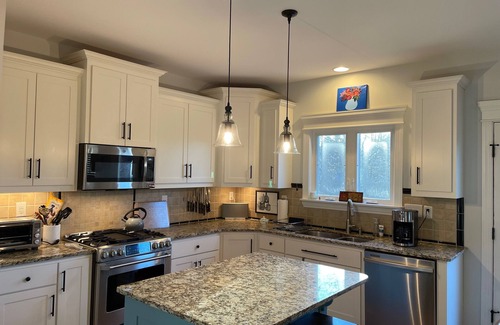 Charlottesville House | Perfect for UVA Graduation! Walking distance to Football Stadium and Grounds.